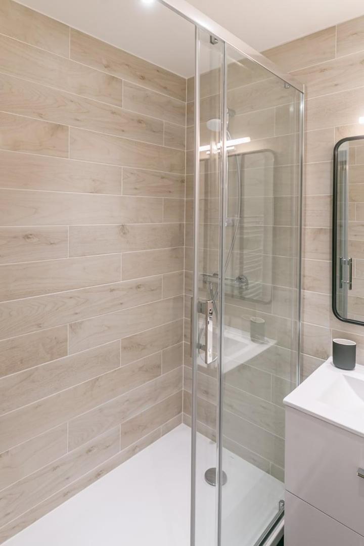 Appartamento Guestready - Airy Apt For 4 In Issy-Les-Moulineaux Esterno foto